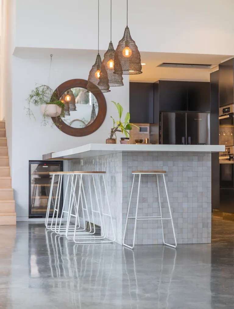 avalon-house-kitchen-island-768